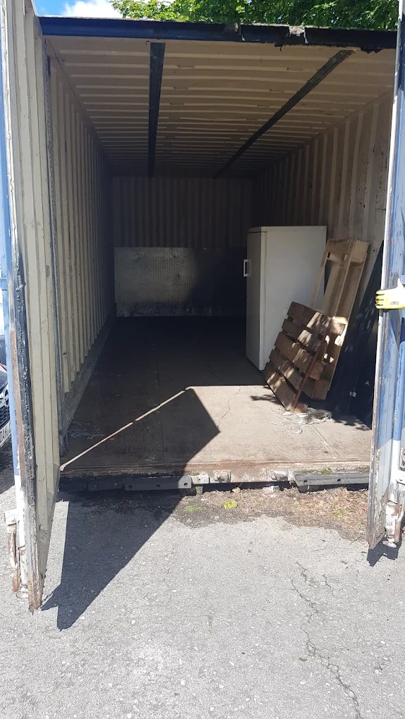Geräumter Container
